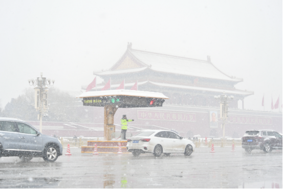 雪天交警执勤照片20