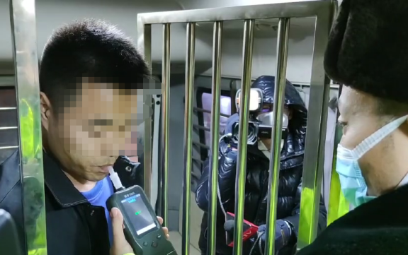 元宵节当晚 43名司机酒驾被查（终）644