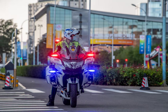 铁流奔涌护京华 百骑争先立潮头——首都交警铁骑六载护航路，书写“群众至上”暖心篇章1.15改1392