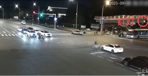 02-电动自行车闯红灯致亡人事故多发 交管部门今年将持续整治非机动车违法301 02-电动自行车闯红灯致亡人事故多发 交管部门今年将持续整治非机动车违法301