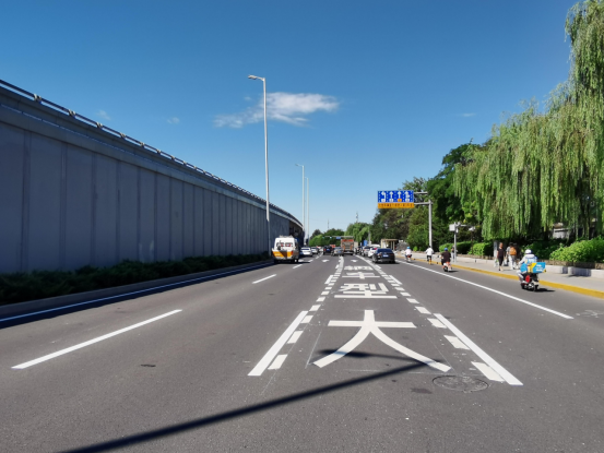 双桥桥下：路口精耕细作 体现慢行优先758