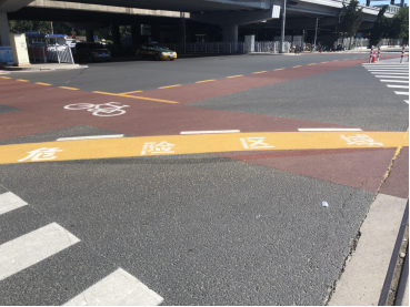 双桥桥下：路口精耕细作 体现慢行优先992