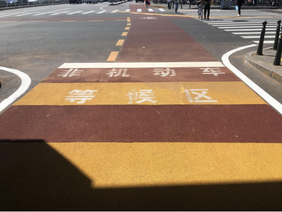 双桥桥下：路口精耕细作 体现慢行优先1105