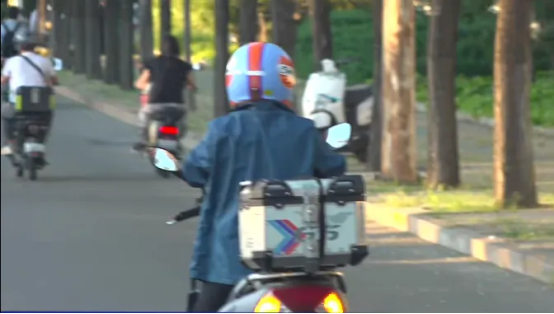 警示曝光丨不戴盔163