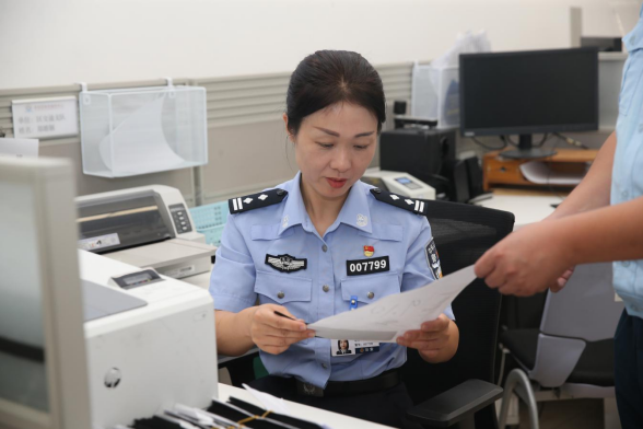 玉壶冰心映警徽 车管芳华写春秋1283