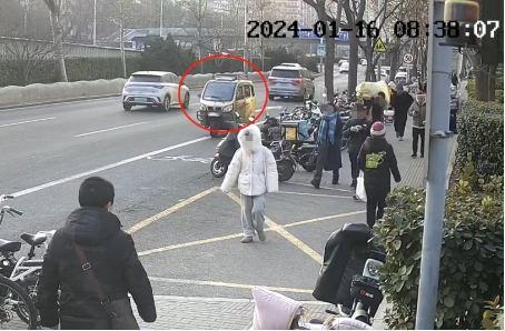 “黑摩的”揽客逆行且无牌 驾驶人被拘留（0118终）138