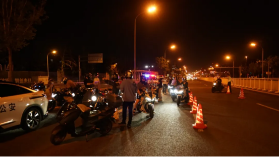 警示曝光丨飙车239